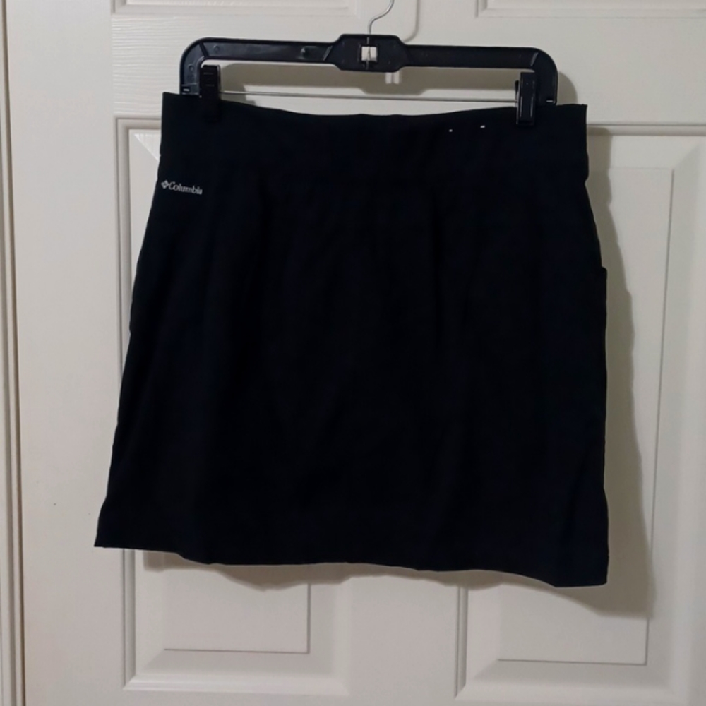 Large black Columbia sport skort